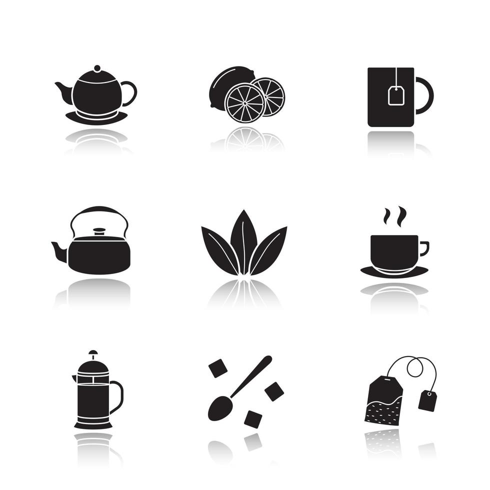conjunto de iconos negros de sombra de gota de té. limón cortado, taza humeante en un plato, cafetera, tetera, hojas de té sueltas, bolsita de té, terrones de azúcar refinada con cuchara, tetera, taza. ilustraciones vectoriales aisladas vector