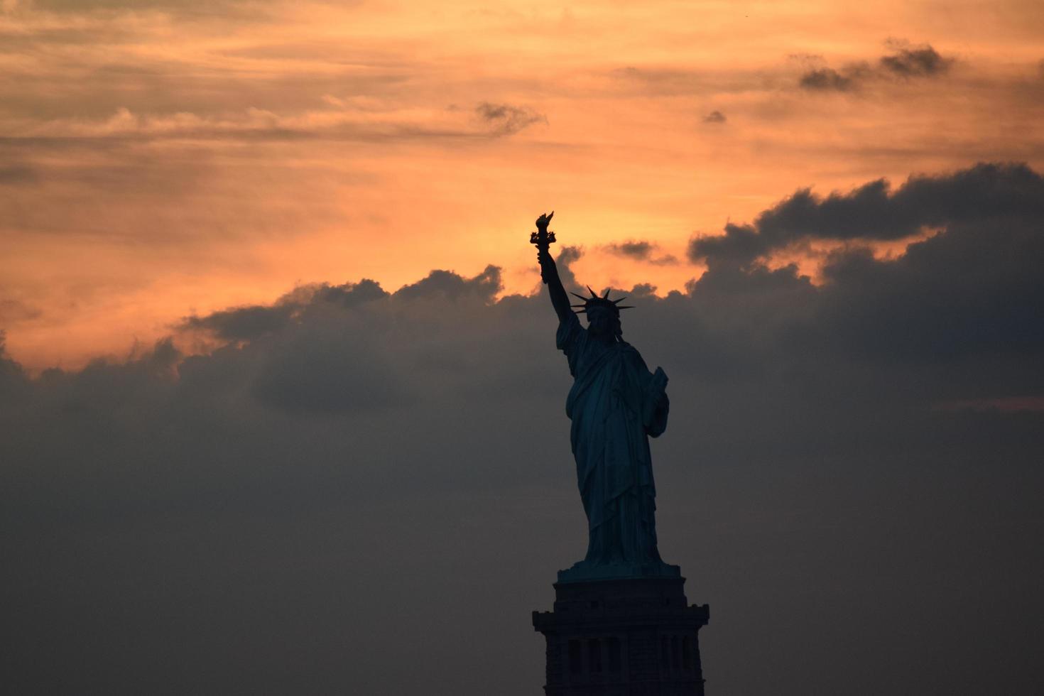 Fotografía de silueta de la estatua de la libertad, EE. UU. foto