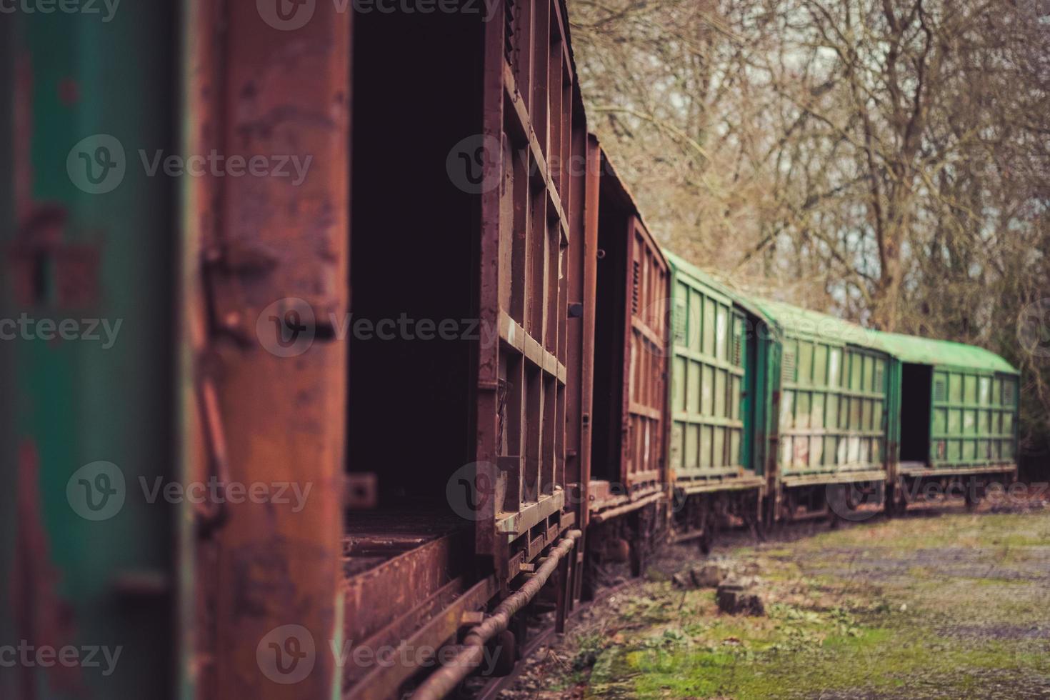 viejo tren oxidado foto