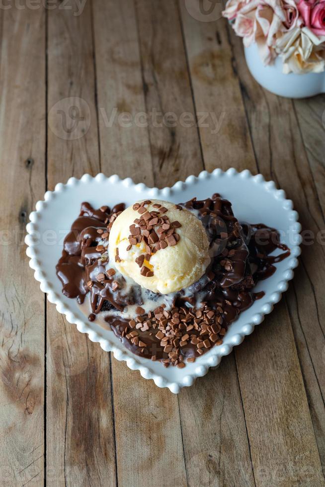 ice cream with cake photo