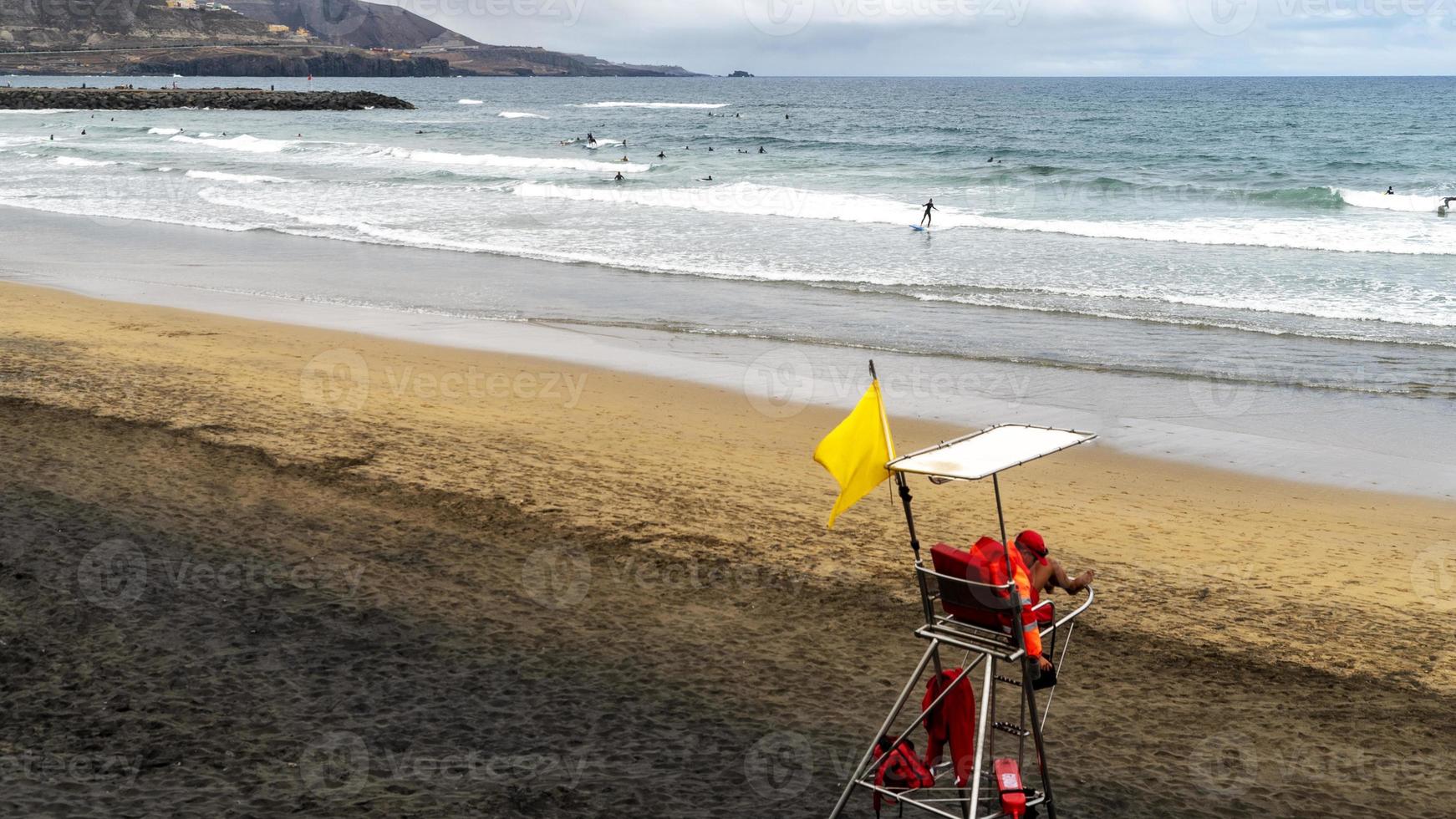 Socorrista en la playa de las Canteras en Gran Canaria, Islas Canarias foto