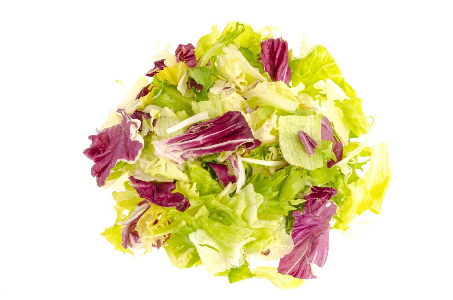 hojas de colores de diferentes ensaladas, comida sana, dieta. foto