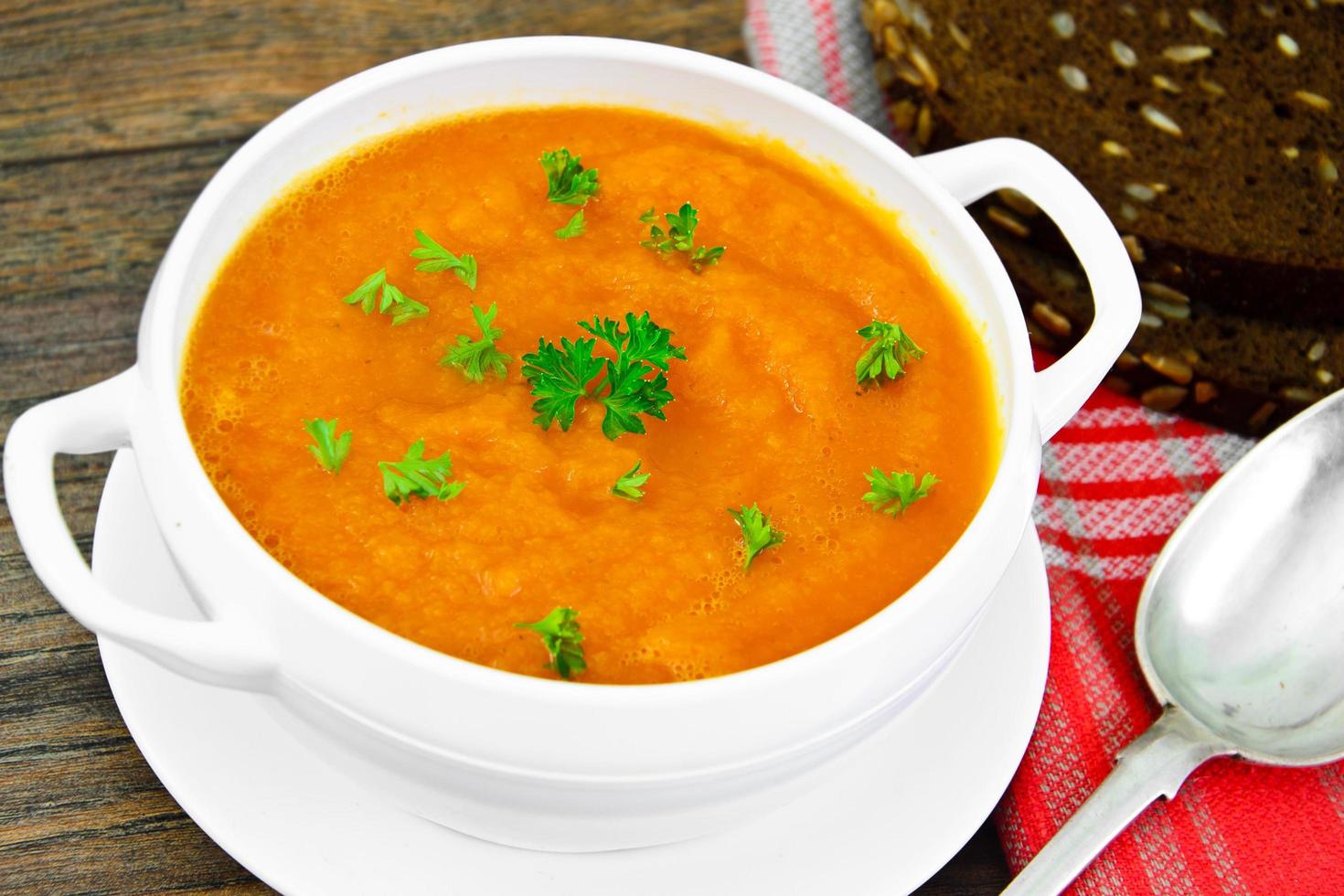 sopa de crema de zanahoria comida dietética foto