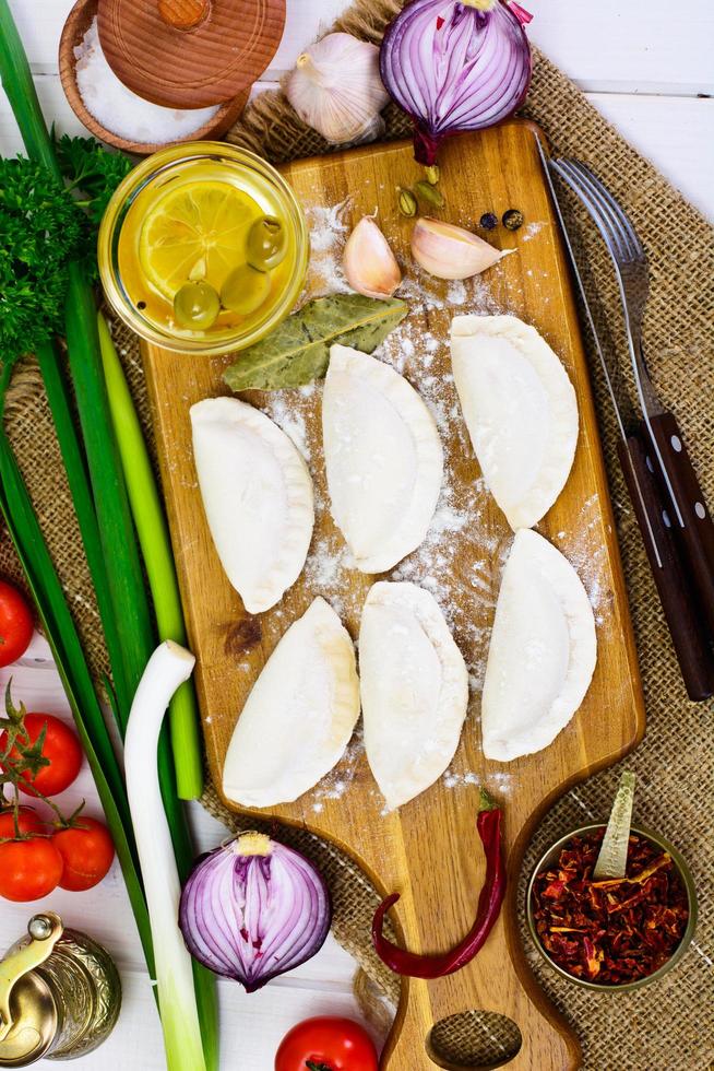 bolas de masa hervida caseras, pelmeni ruso foto