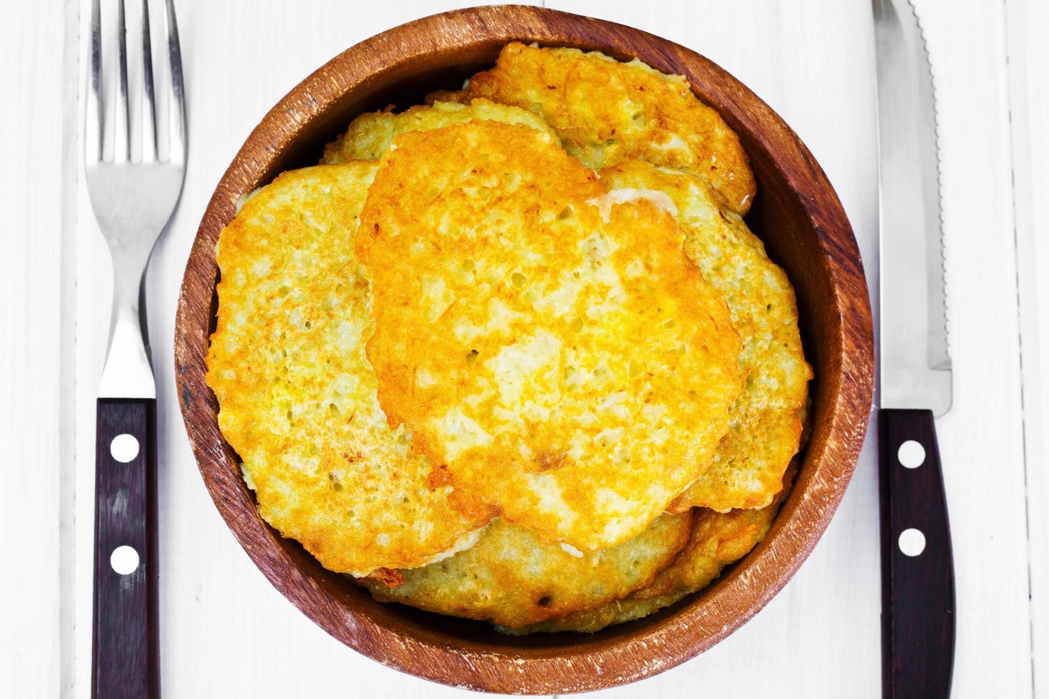 tortitas de patatas fritas. cocina bielorrusa y alemana foto