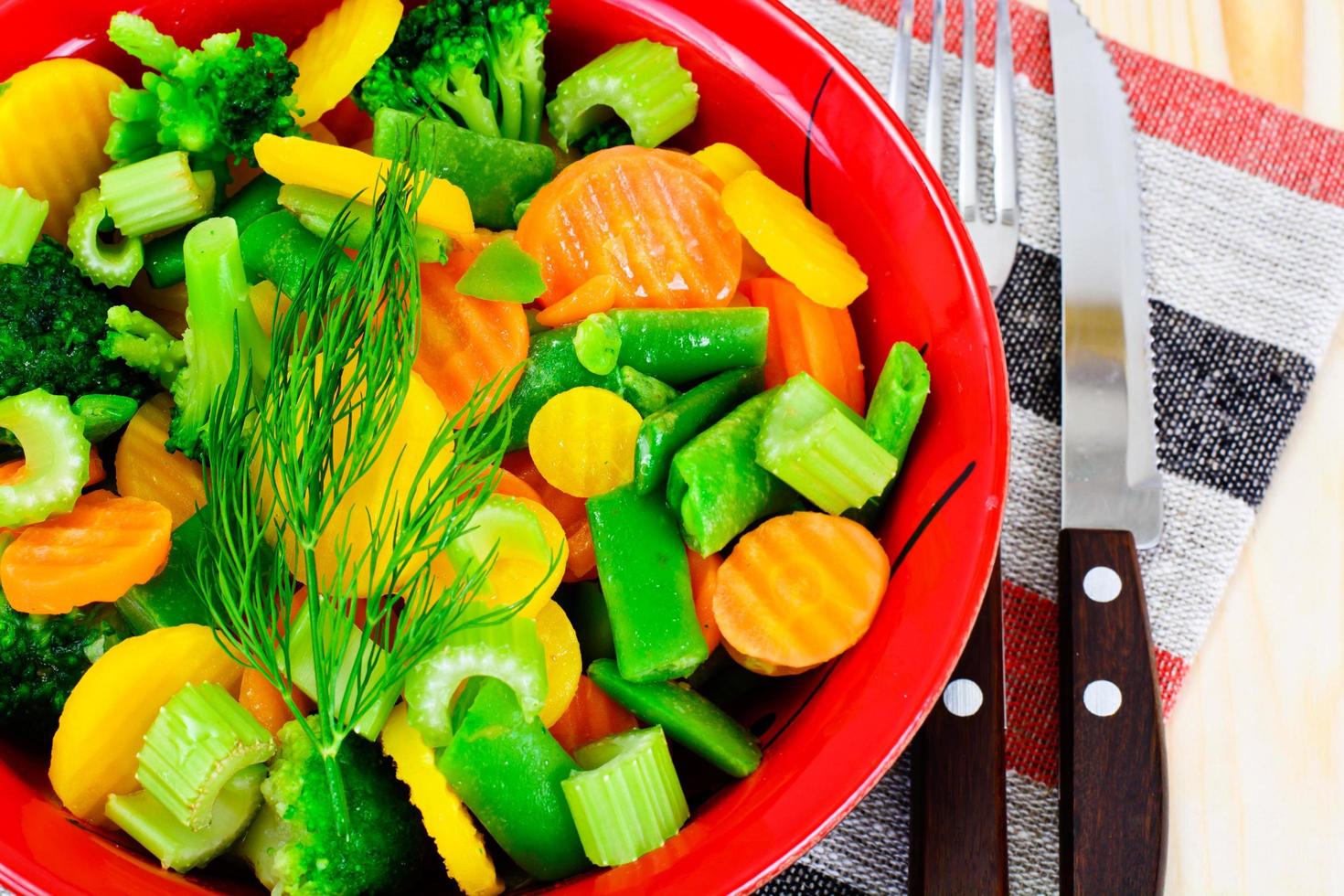 verduras al vapor patatas, zanahorias, coliflor, brócoli foto