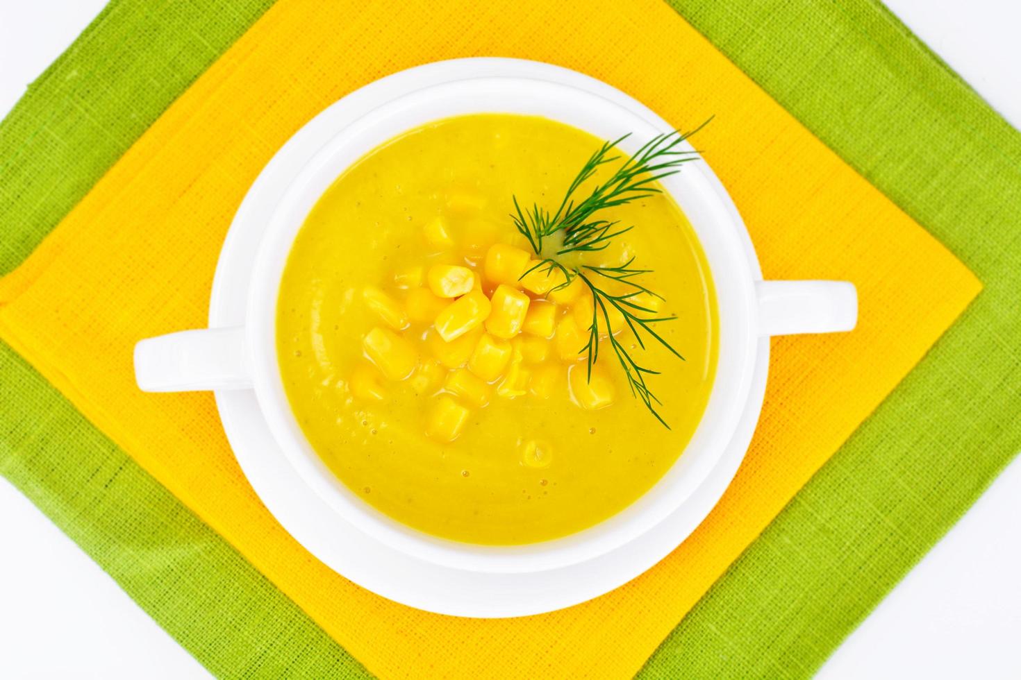 sopa de puré de papa con elote foto