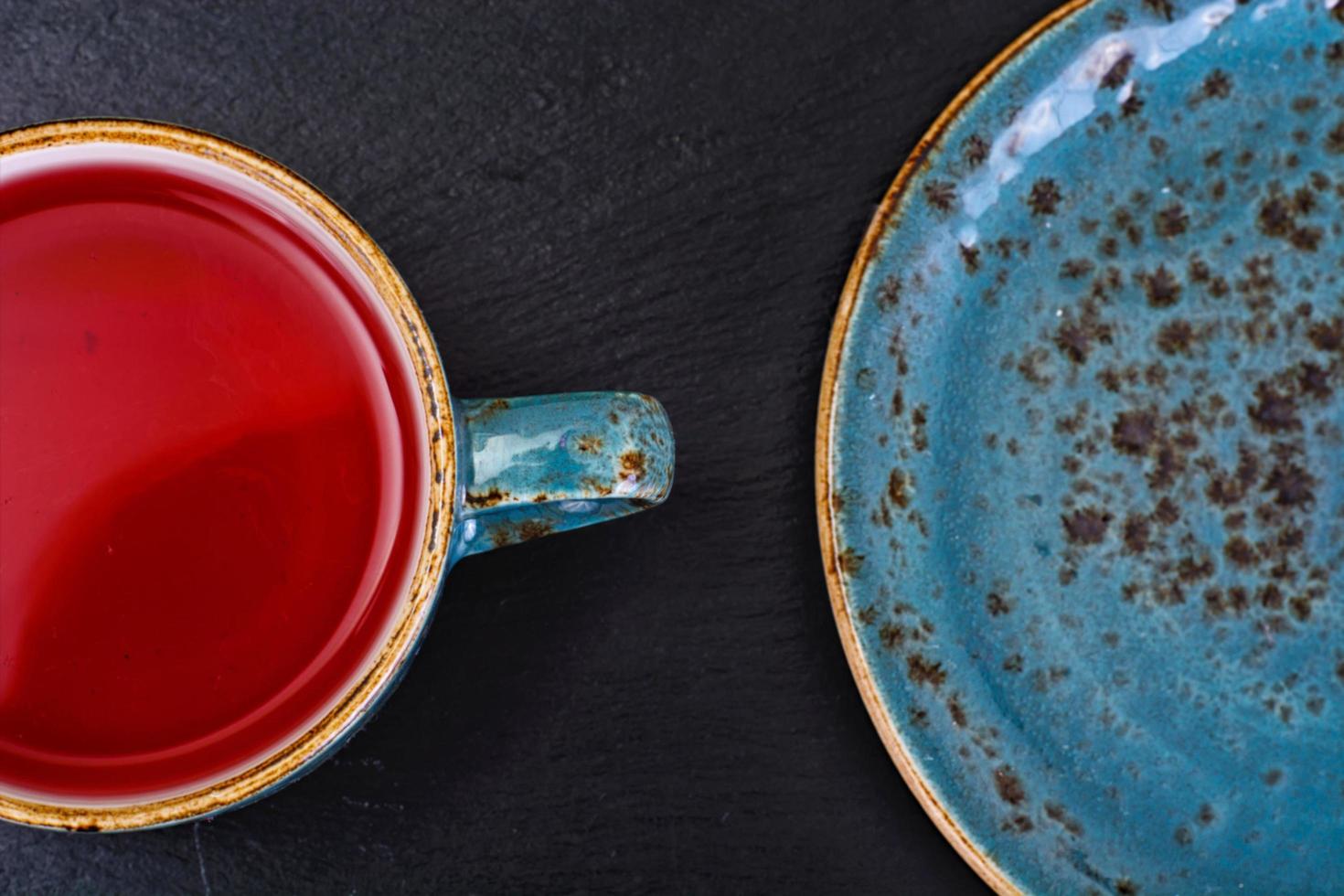 té rojo en taza hermosa foto