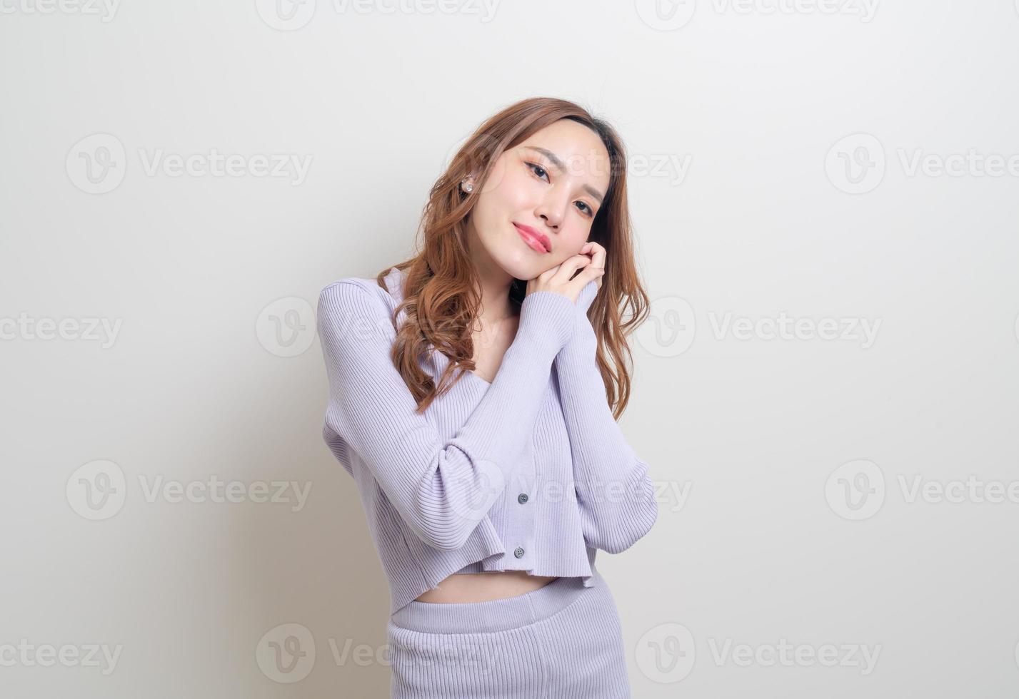 retrato, mujer hermosa, con, sentimiento feliz, y, sonriente foto