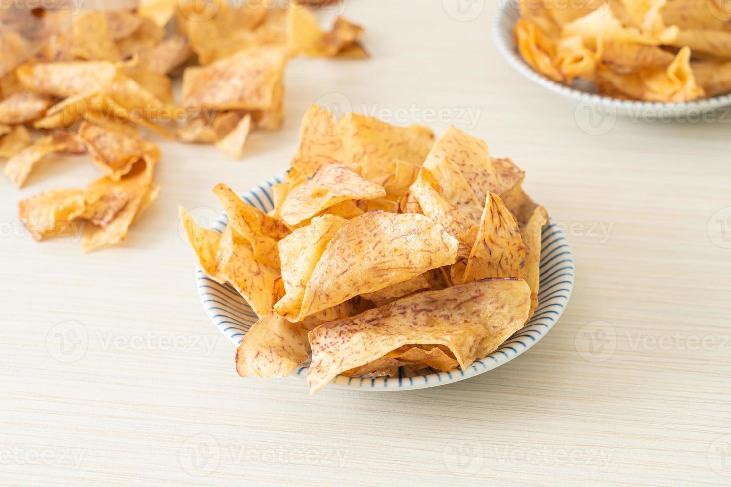 chips de taro dulce crujiente - snack foto