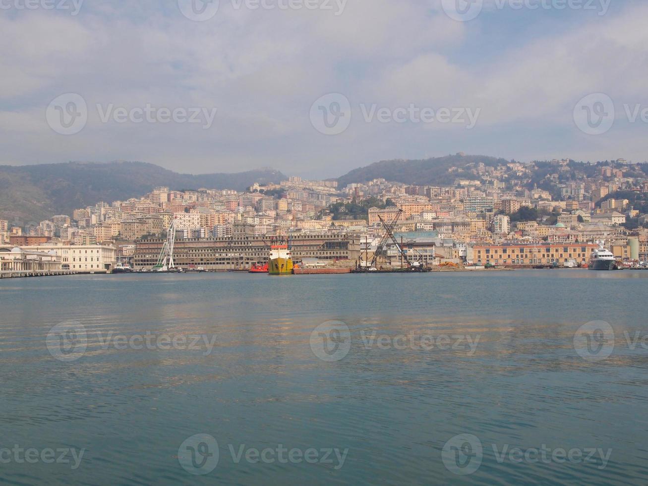 Vista de Génova Italia desde el mar foto