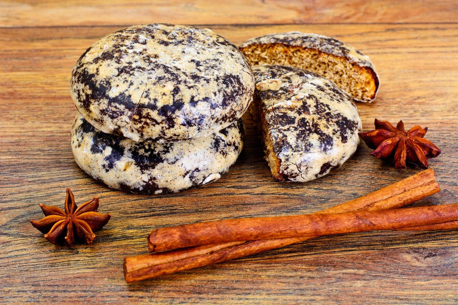 delicioso pan de jengibre recién preparado, pastel de miel. foto