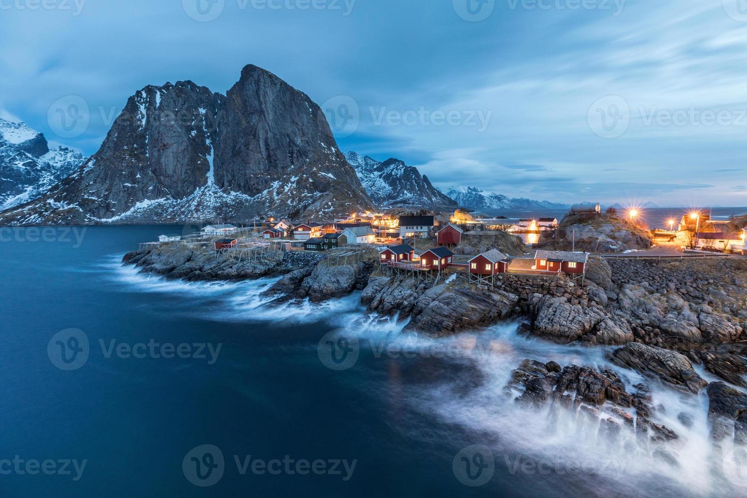 aldea de pescadores hamnoy en lofot iland foto