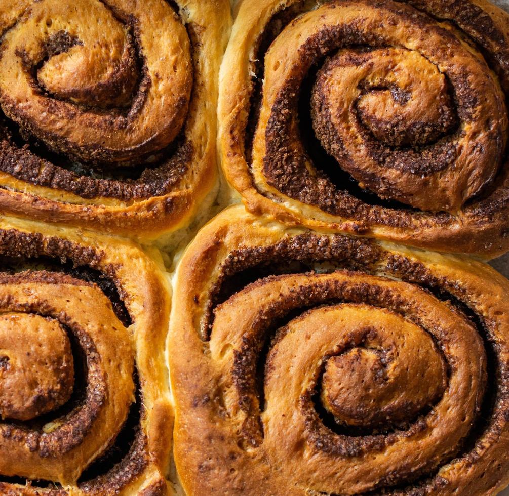 pasteles caseros dulces con cacao y canela foto