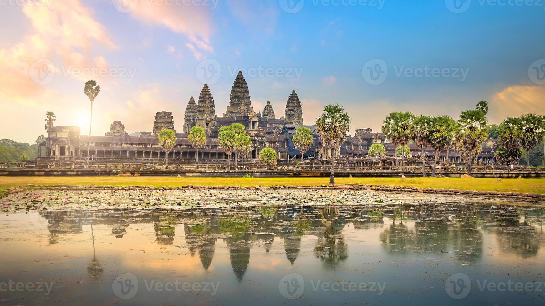 Amanecer en Ankor Wat, Siem Reap, Camboya foto