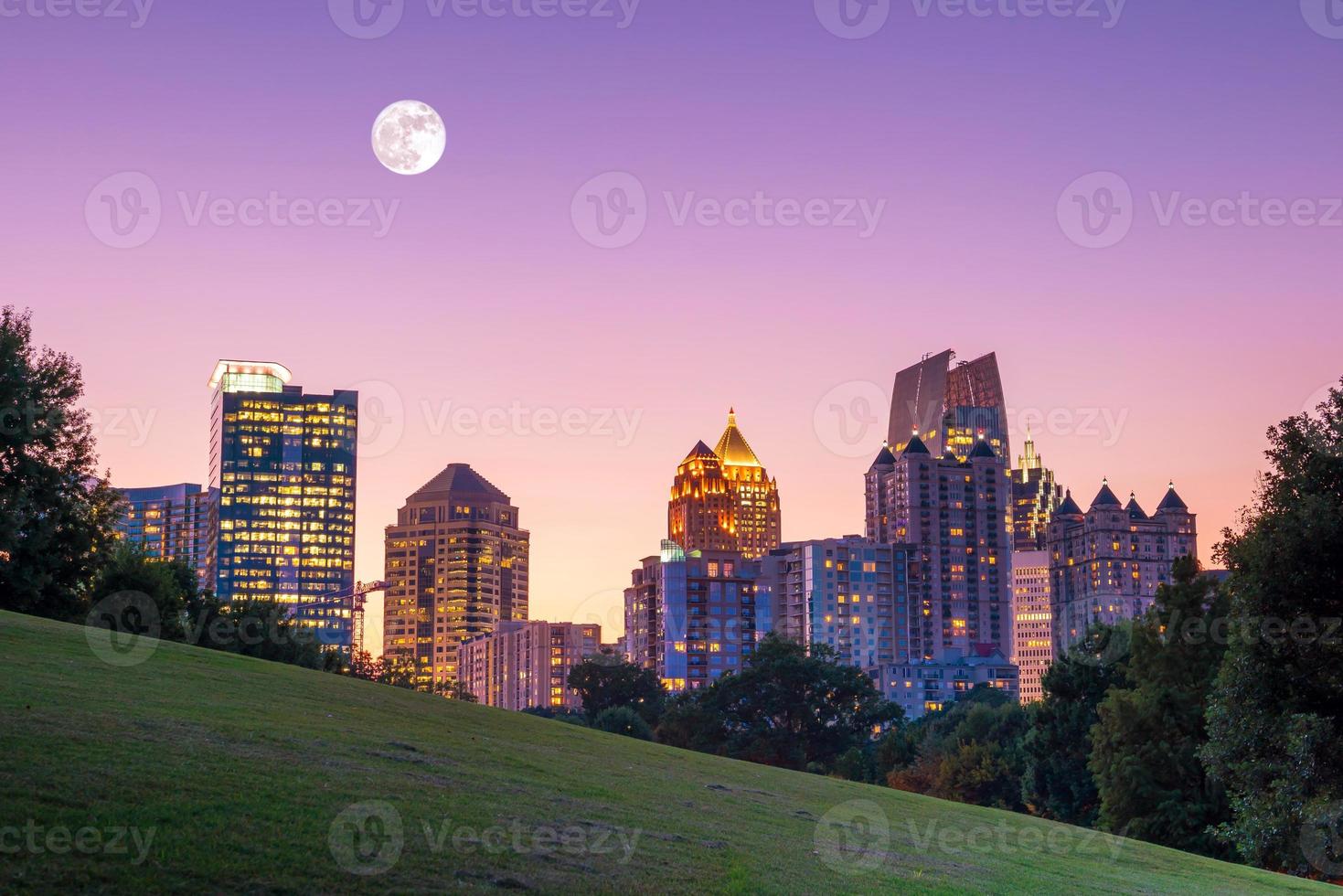 horizonte de midtown atlanta foto