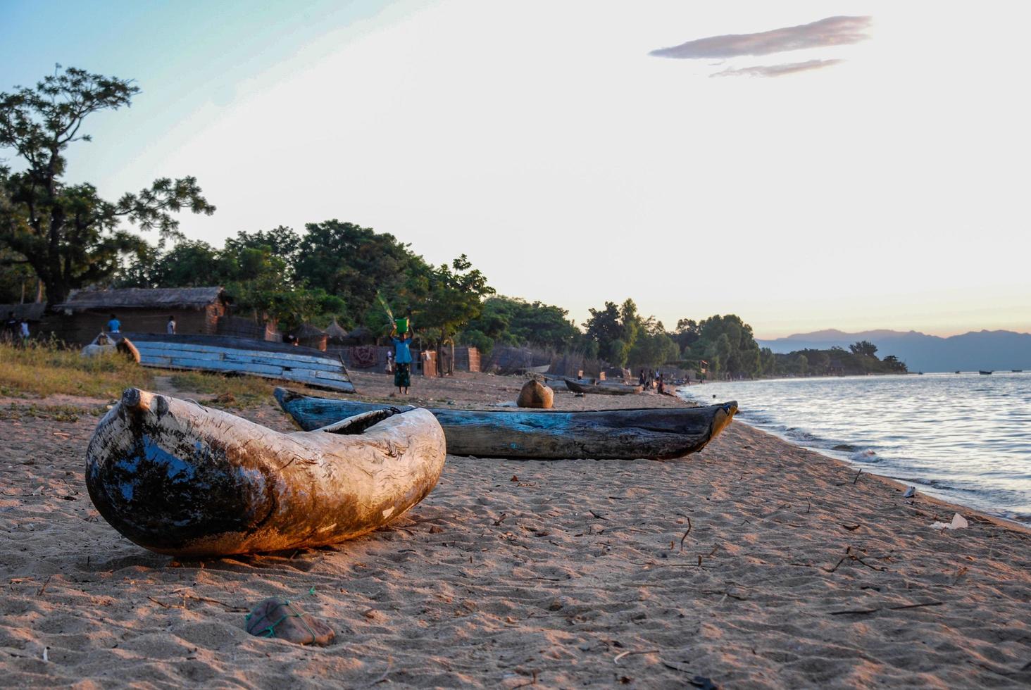 canoas en el lago malawi foto