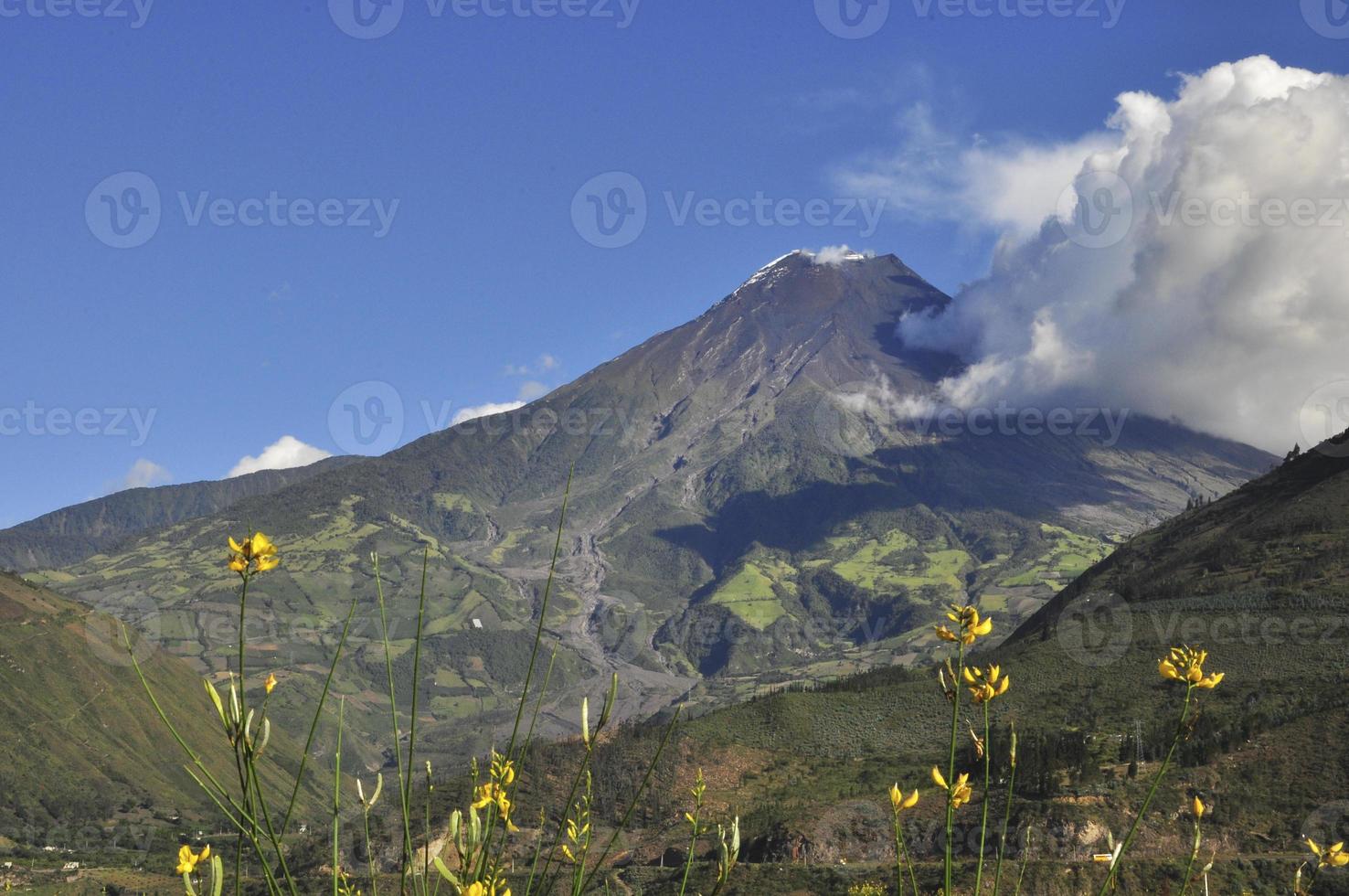 volcán tungurahua, ecuador foto