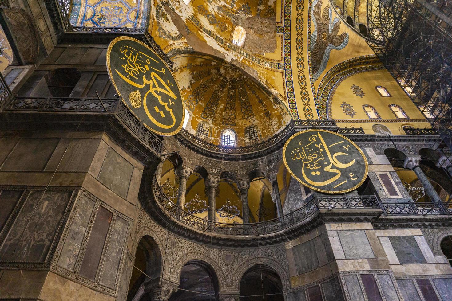 Estambul, Turquía, 10 de noviembre de 2019 - Interior de Santa Sofía en Estambul, Turquía. Durante casi 500 años, Santa Sofía sirvió de modelo para muchas otras mezquitas otomanas. foto