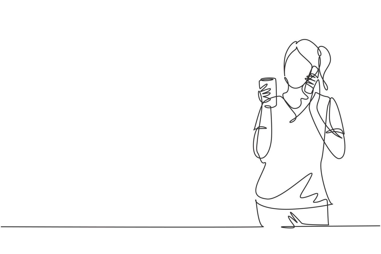 dibujo de una sola línea joven y bella mujer bebiendo jugo de naranja mientras hace una llamada telefónica con el teléfono inteligente y desayuna en casa. Ilustración de vector gráfico de diseño de dibujo de línea continua moderna