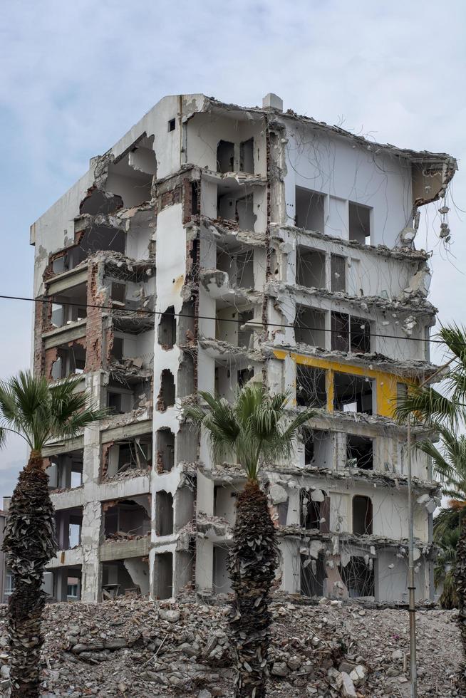 The high-rise building damaged in the earthquake is being demolished photo