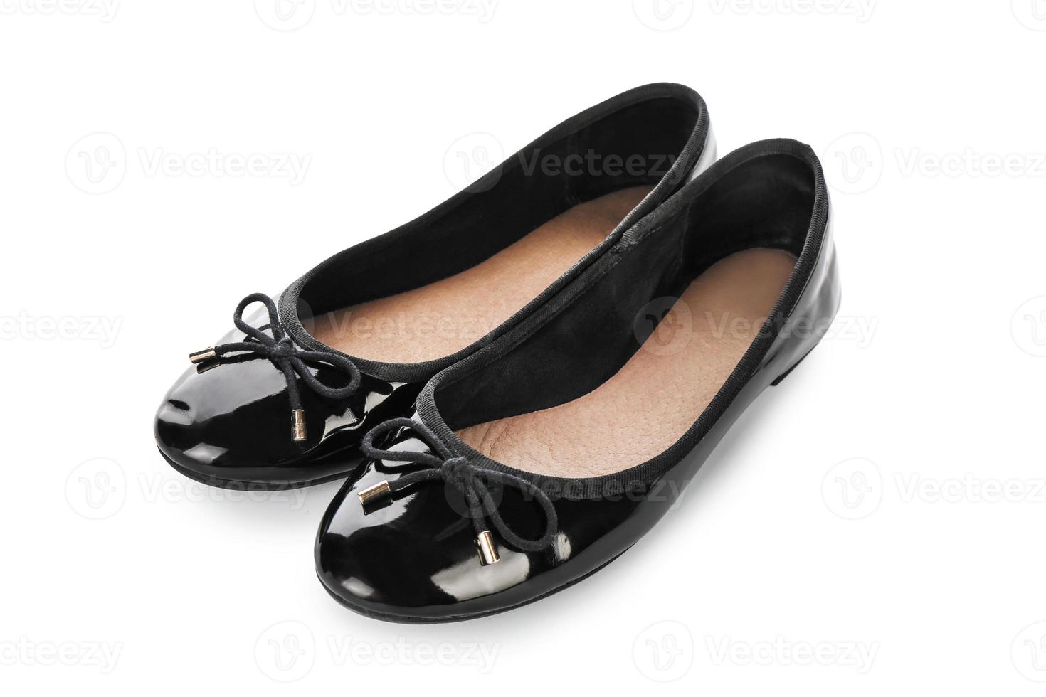 elegantes zapatos femeninos sobre fondo blanco foto