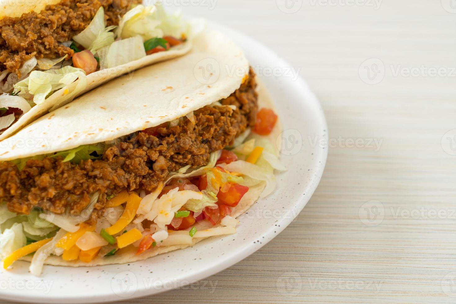 tacos mexicanos con pollo picado foto