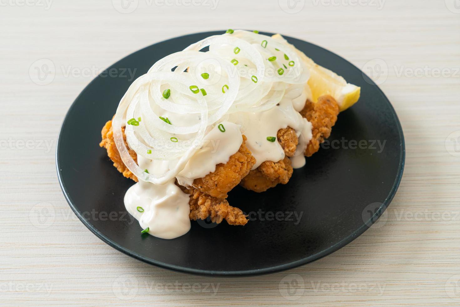 Snow Onion Chicken or Fried Chicken with Creamy Onions Sauce photo