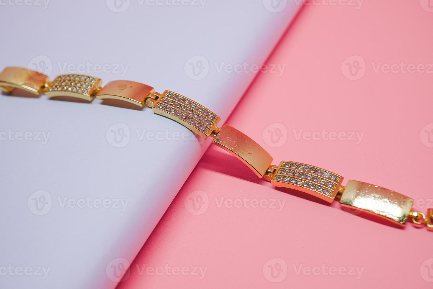 foto del patrón de la pulsera de oro de las mujeres