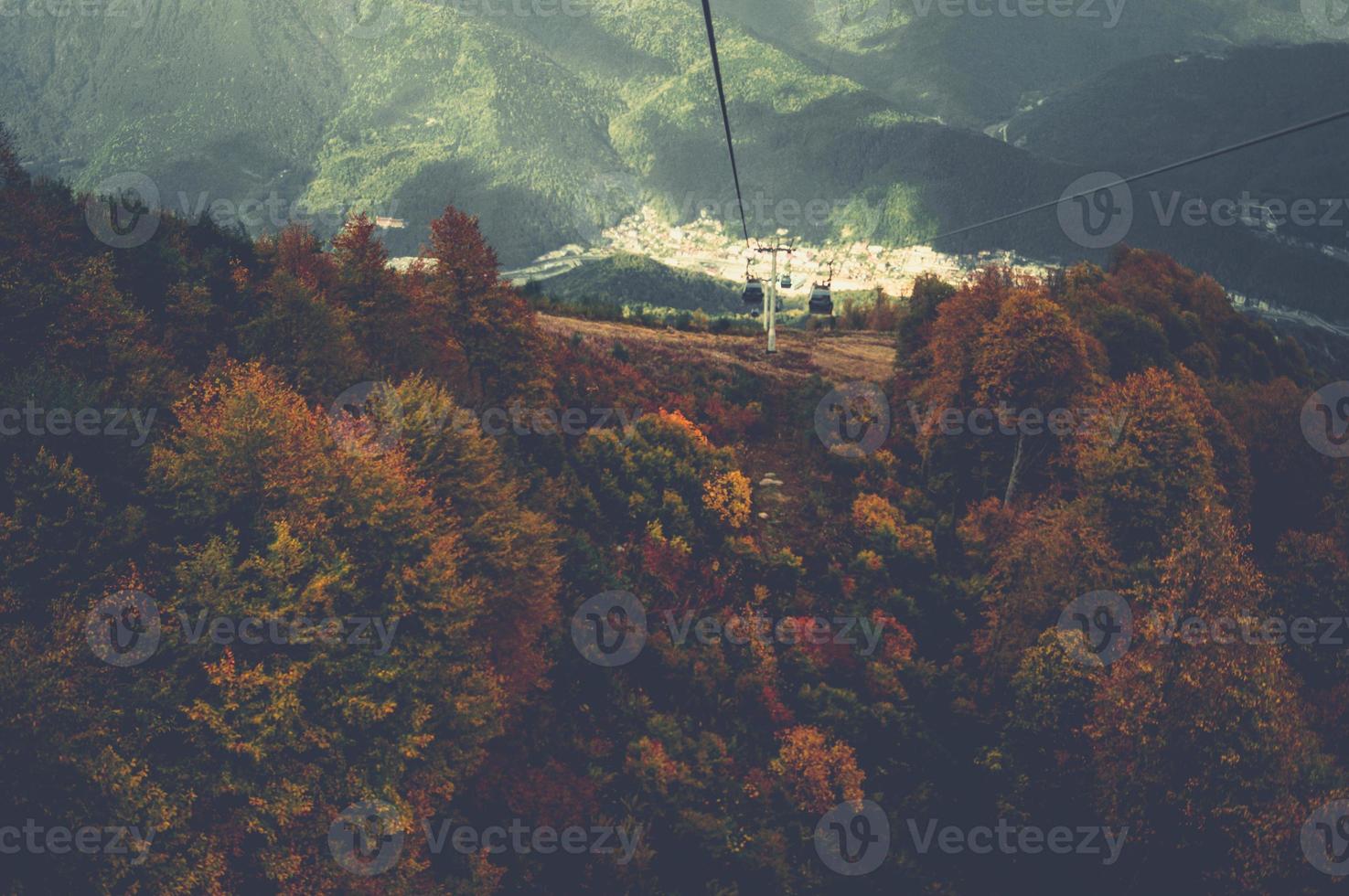 otoño en las montañas de krasnaya polyana foto