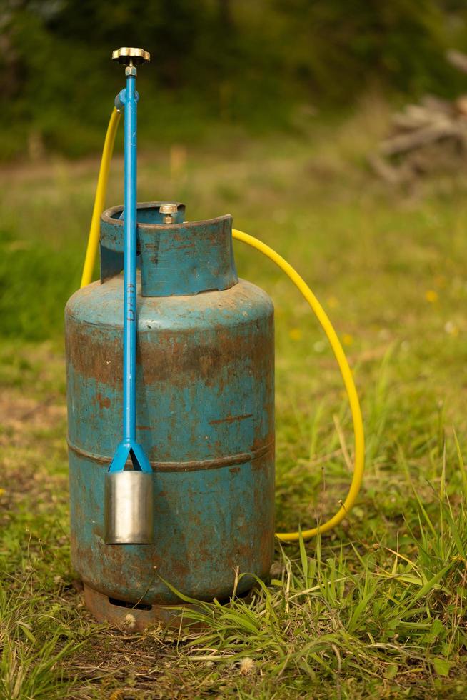 botella de gas y quemador foto