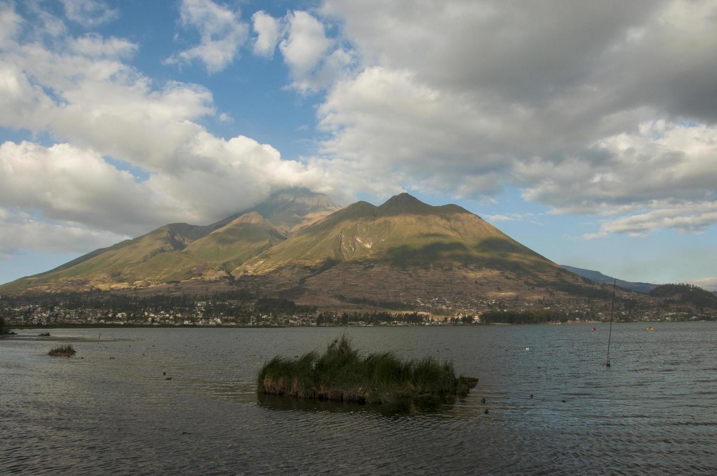 volcán imbabura, ecuador foto