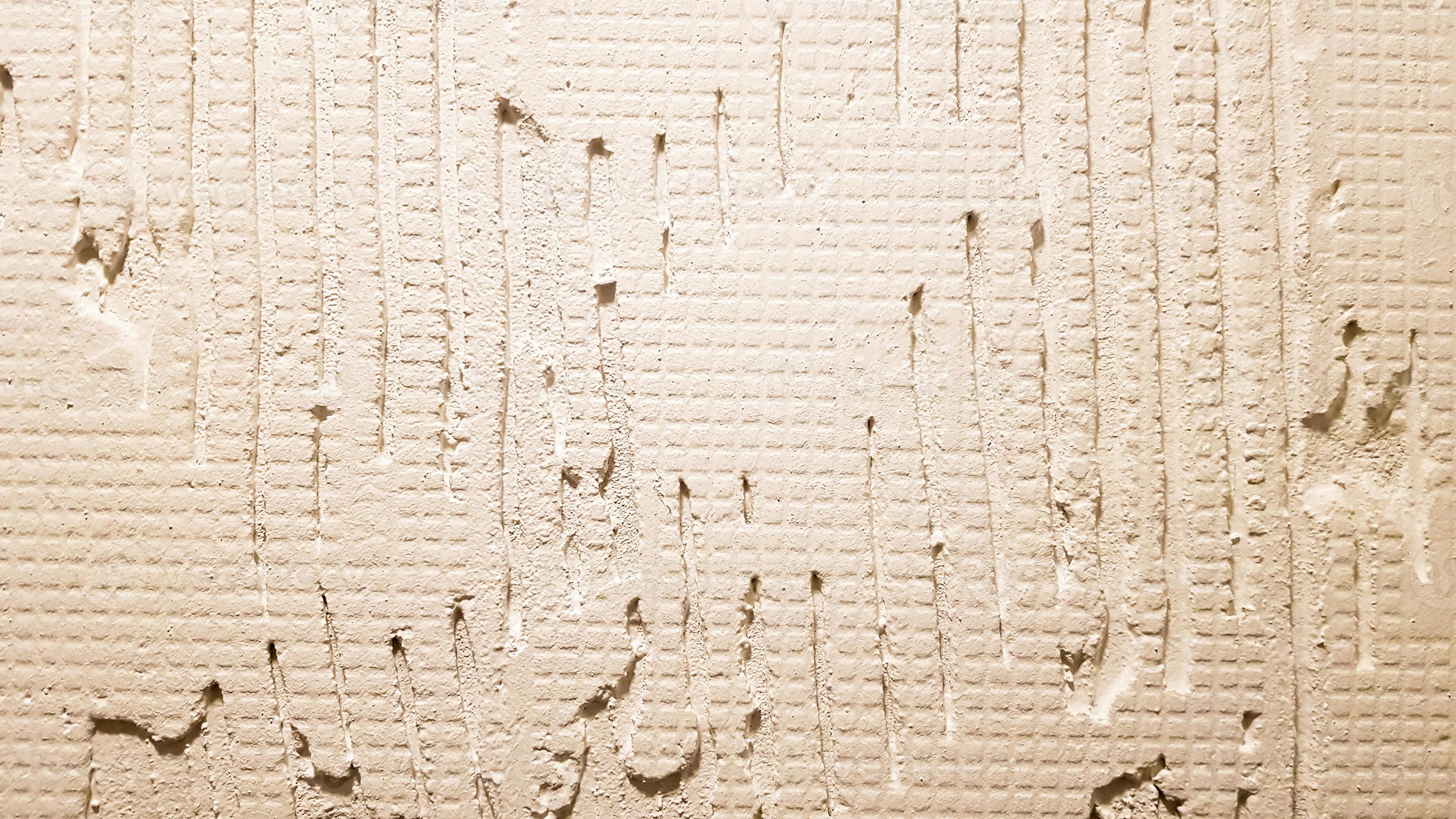 Glue for a tile with a gear pattern. Installation of tiles. The surface