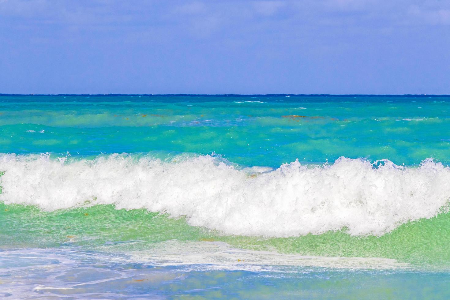 playa tropical mexicana olas agua turquesa playa del carmen mexico. foto