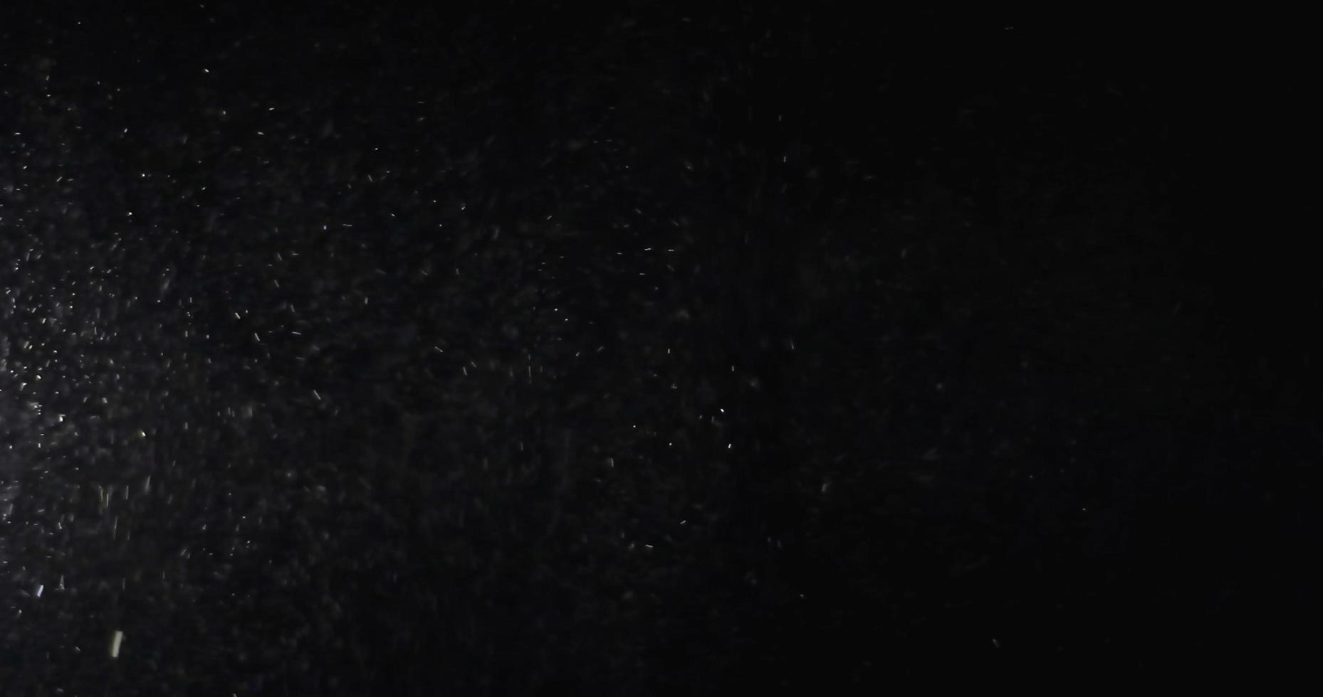 Lite polvo blanco superposición de partículas textura grunge abstracto y efecto de textura aislado en negro. foto