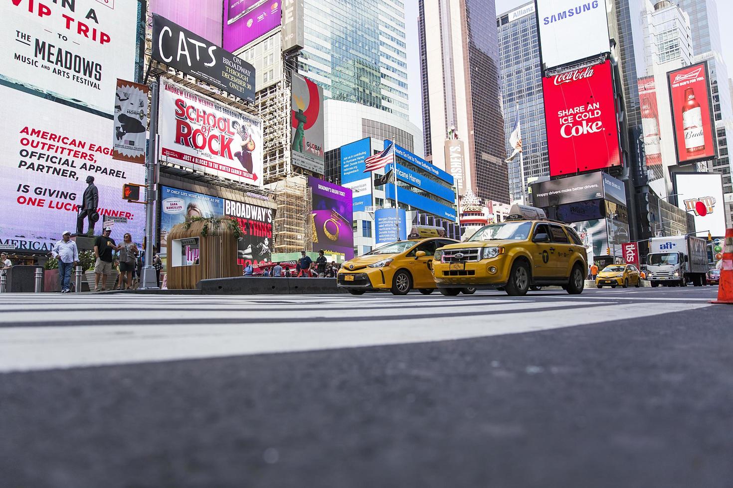 Nueva York, Estados Unidos, 31 de agosto de 2017 - Personas no identificadas en Times Square, Nueva York. Times Square es el lugar turístico más popular de la ciudad de Nueva York. foto