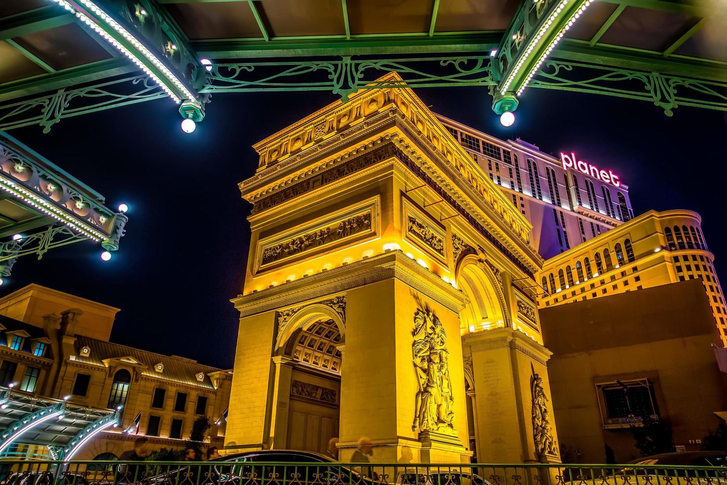 las vegas, nevada, 2021 - hotel las vegas paris en la noche foto