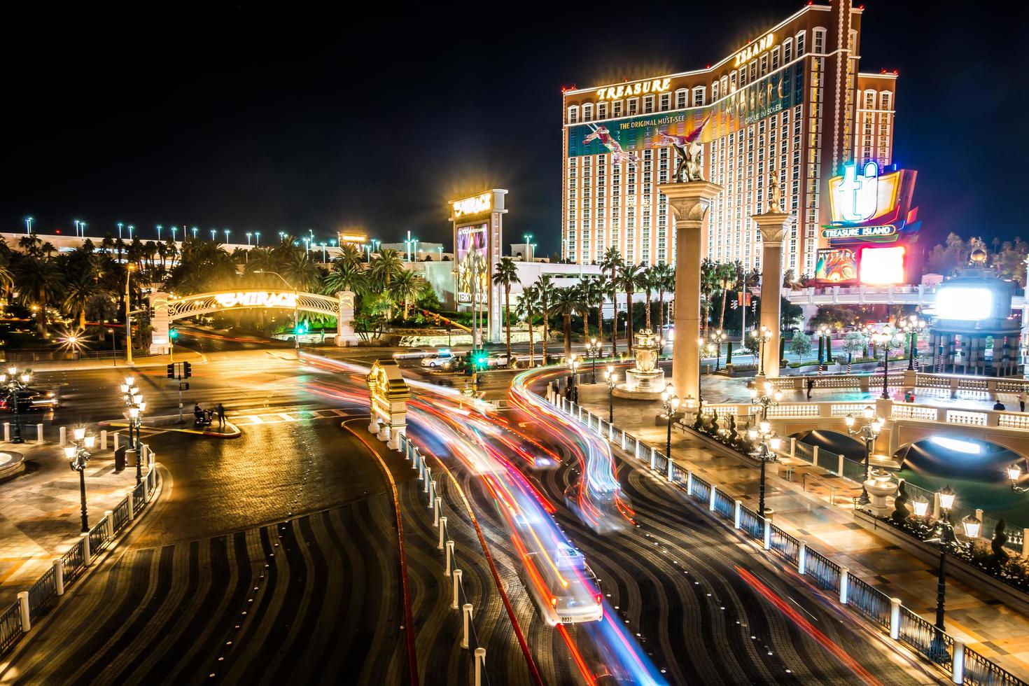 las vegas, nevada- luces nocturnas de la ciudad y vistas a la calle foto