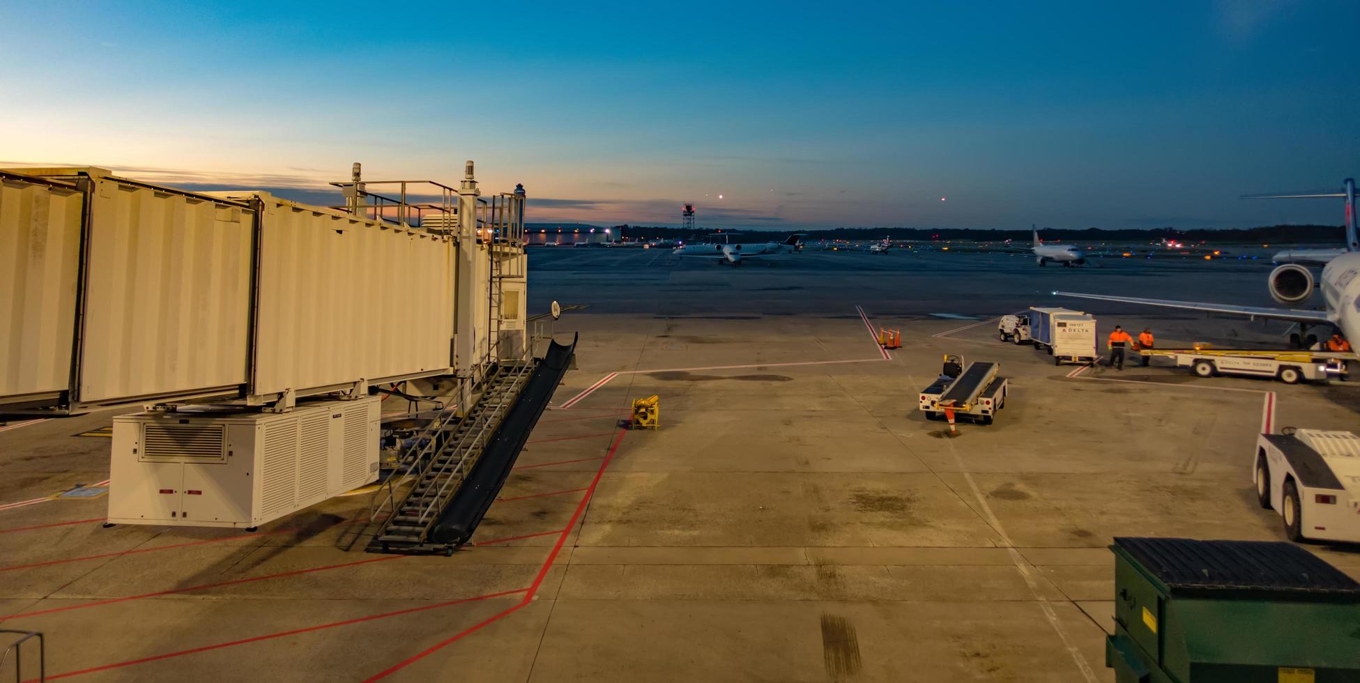 los angeles, ca, 2021 - aeropuerto lax y alrededores foto