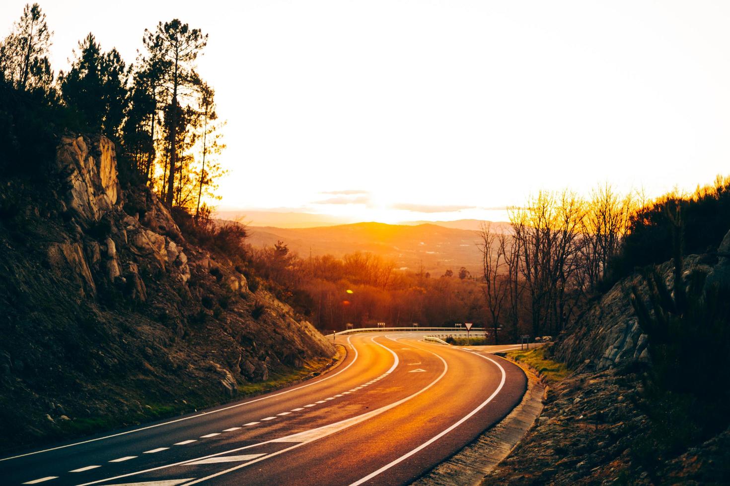 líneas de carreteras vacías foto