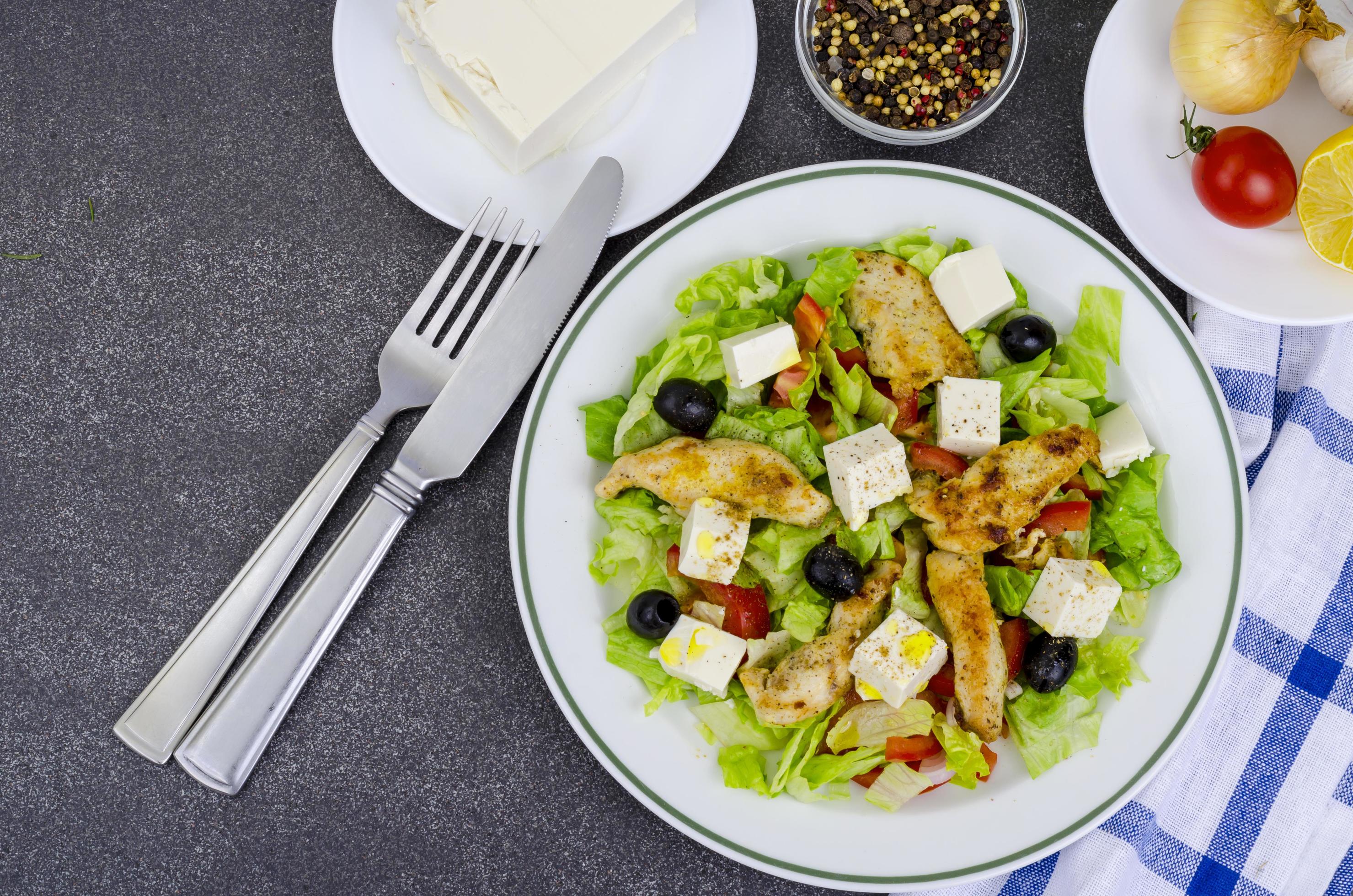 Vegetable salad with tofu and chicken breast. 4612817 Stock Photo at