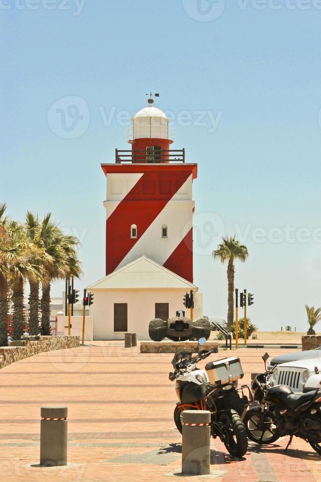 paseo marítimo de mouille point sea point en ciudad del cabo, sudáfrica. foto