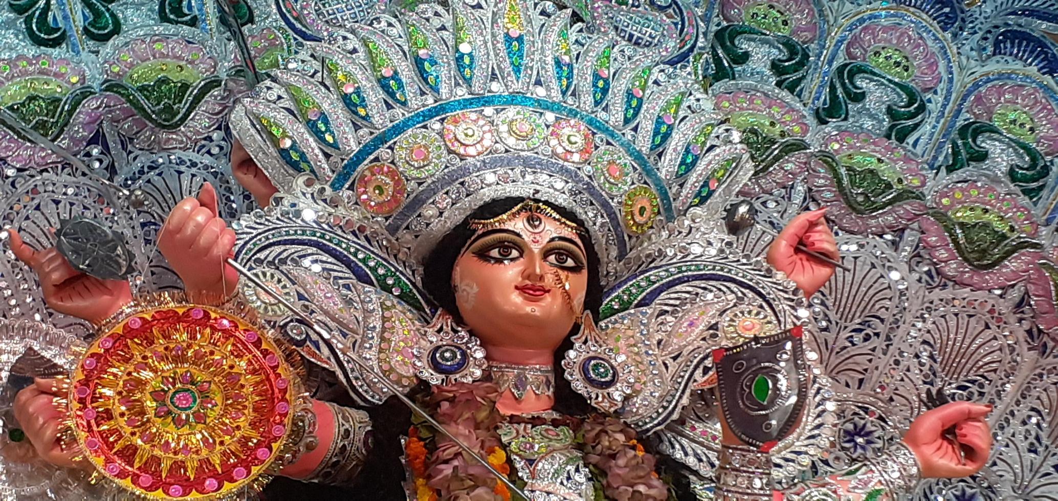 Durga idol fotografía de cerca durante el festival hindú bengalí de Durga Puja foto