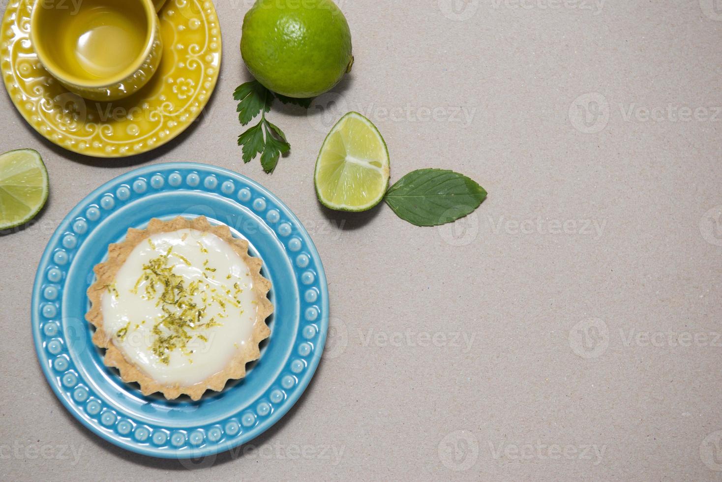 concepto de comida casera limón orgánico, tartas de lima. foto