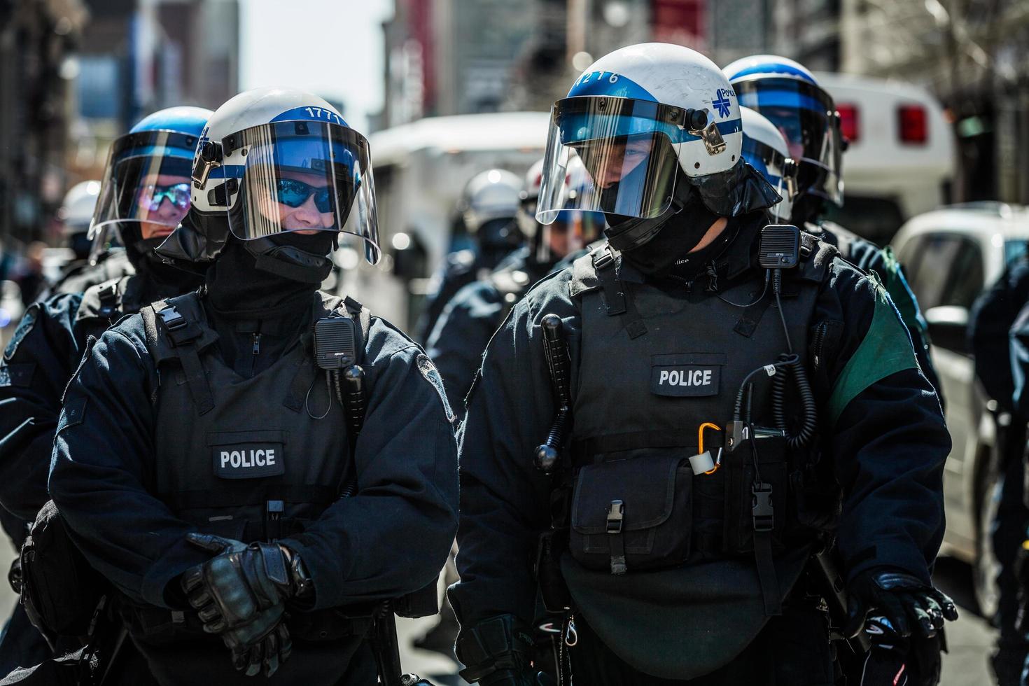 Montreal, Canadá 02 de abril de 2015 - Primer plano de retratos de policías listos en caso de problema foto