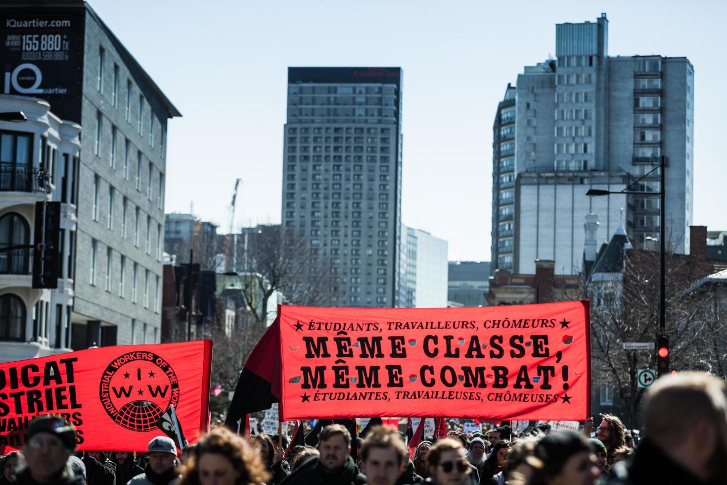 Montreal, Canadá 02 de abril de 2015 - los manifestantes toman el control de las calles foto