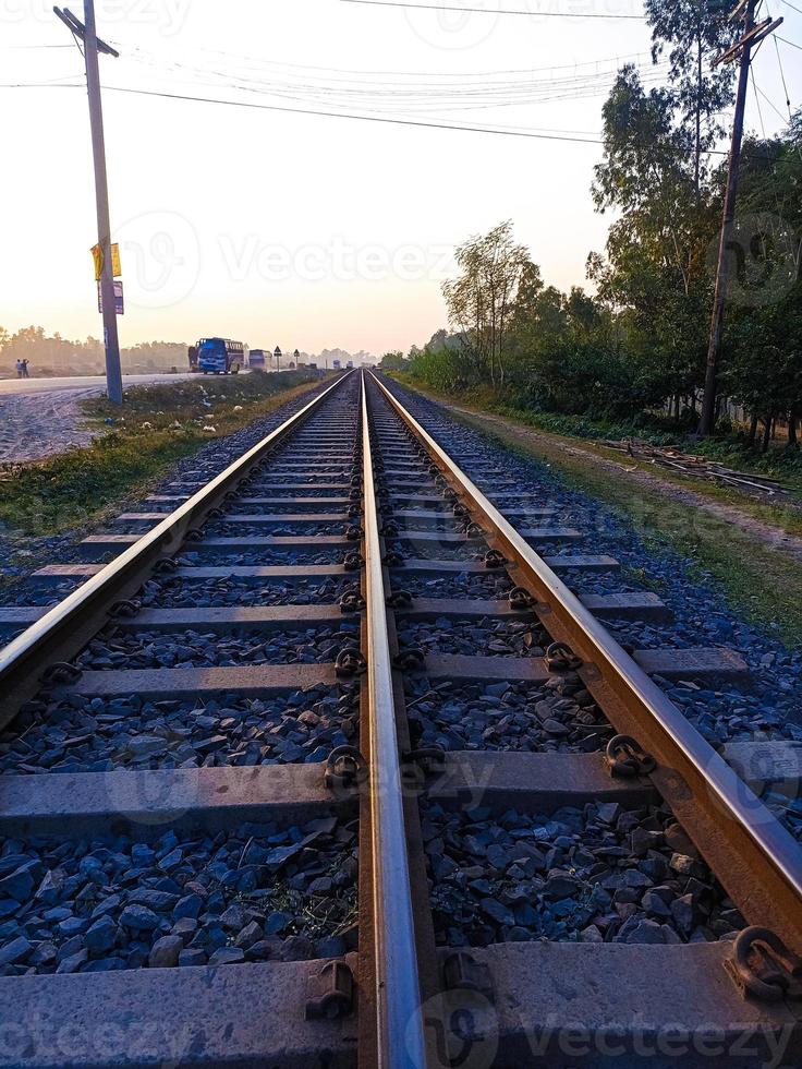 ferrocarril para el transporte con la naturaleza foto