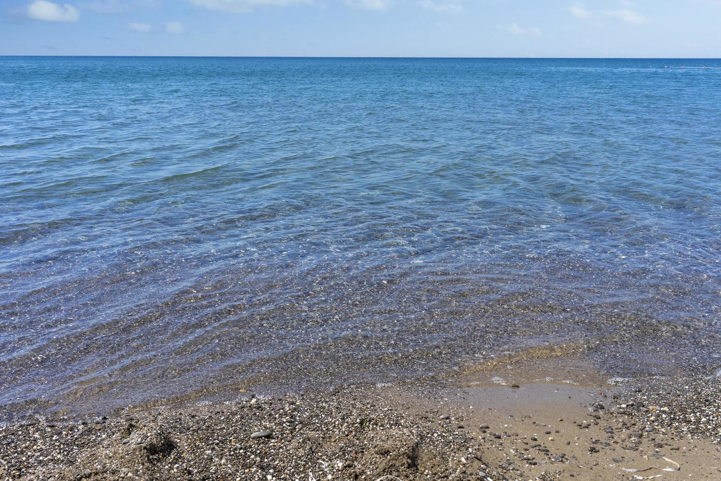 paisaje marino con superficie de agua transparente foto