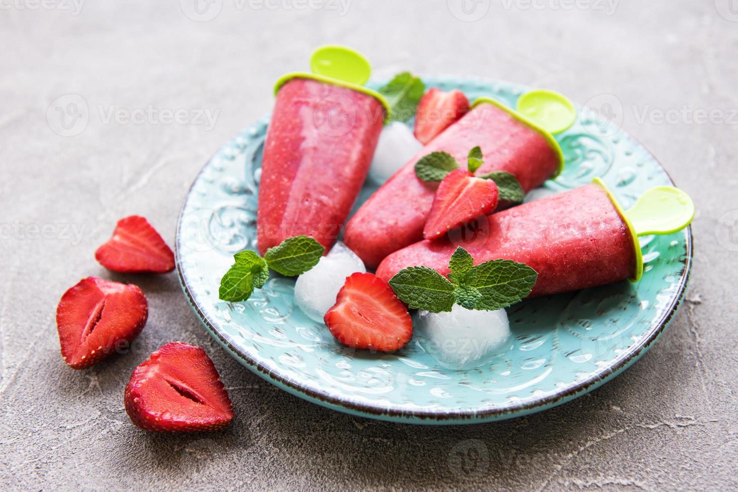 homemade strawberry ice cream photo