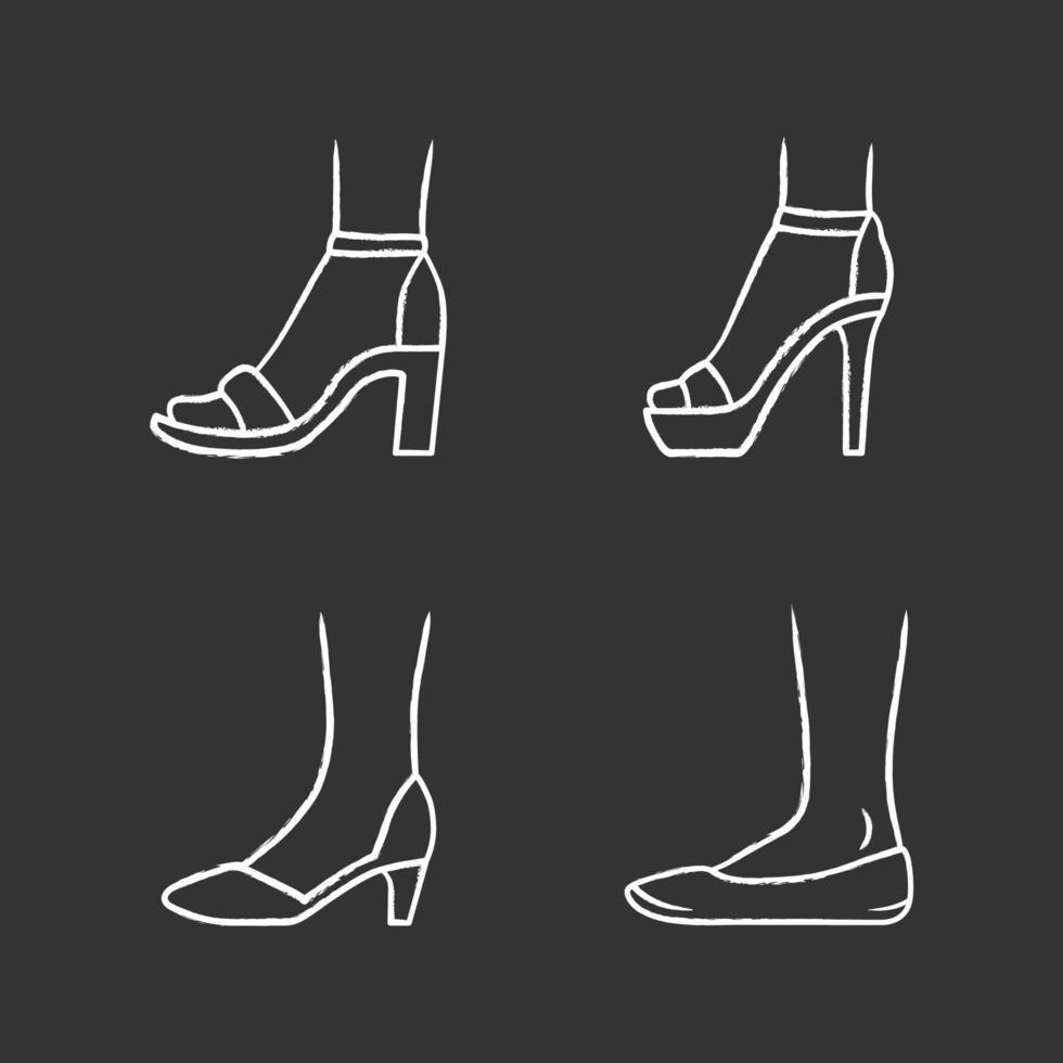 Conjunto de iconos de tiza de zapatos formales de mujer. calzado femenino elegante de tacones altos. elegantes bombas clásicas para damas, bailarinas, sandalias con correa en el tobillo, tacones de aguja. ilustraciones de pizarra vector aislado